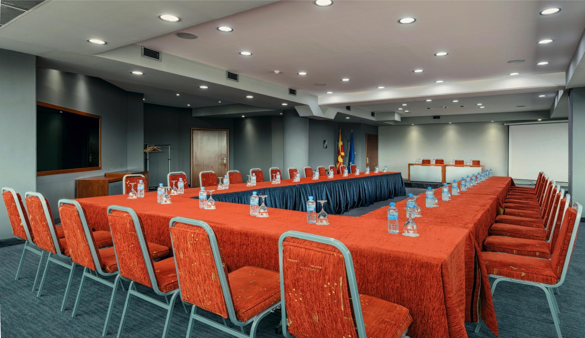 Hotel Arka Скоп'є Екстер'єр фото The conference room of the European University
