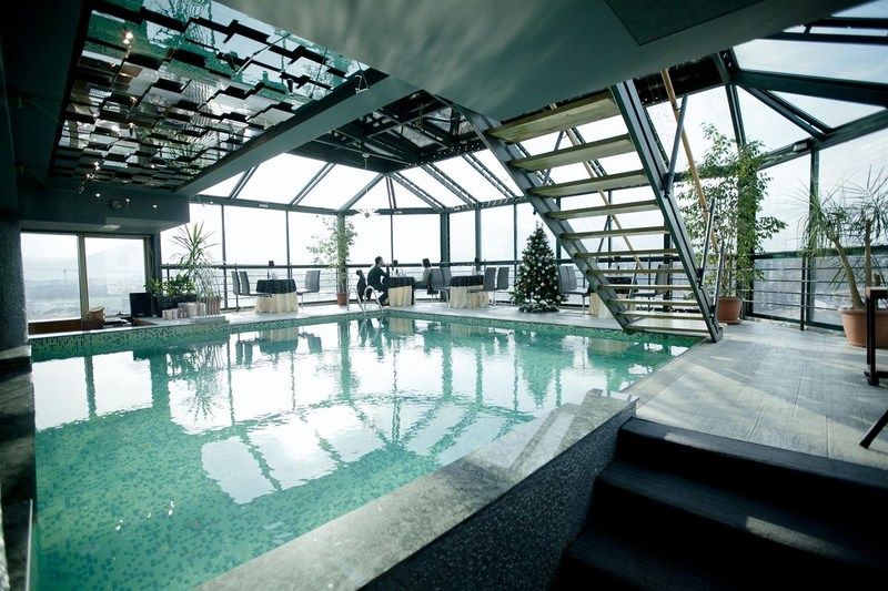 Hotel Arka Скоп'є Екстер'єр фото The pool at the 360° Club