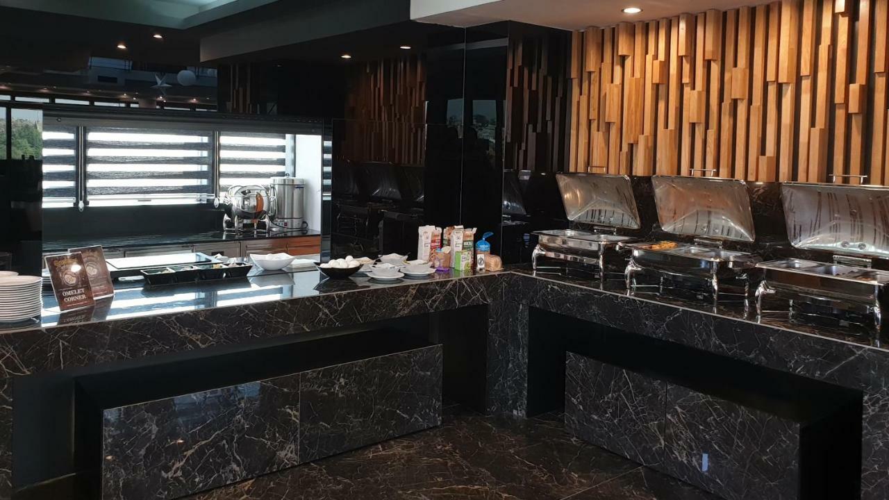 Hotel Arka Скоп'є Екстер'єр фото The buffet at the lounge